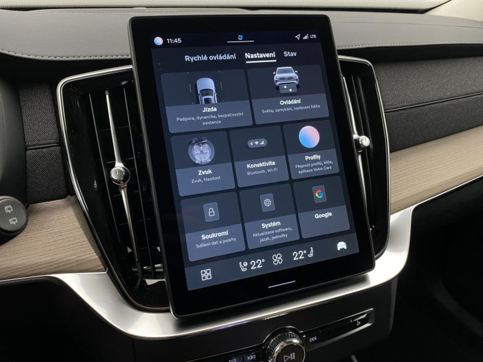 Volvo XC90 T8 AWD RECHARGE BRIGHT PLUS 7m na operativní leasing