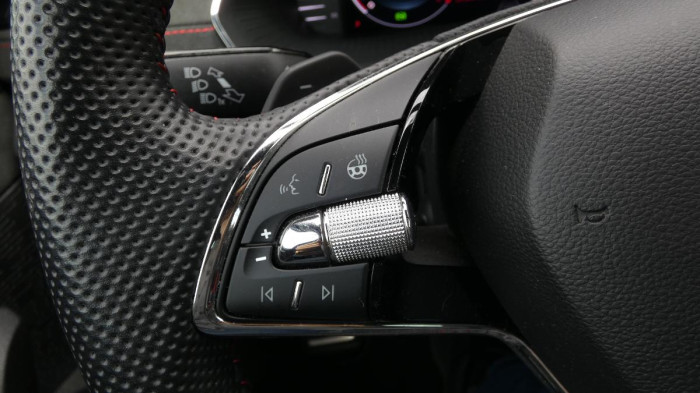 Škoda Octavia 2.0 TSI 180kW DSG RS na operativní leasing
