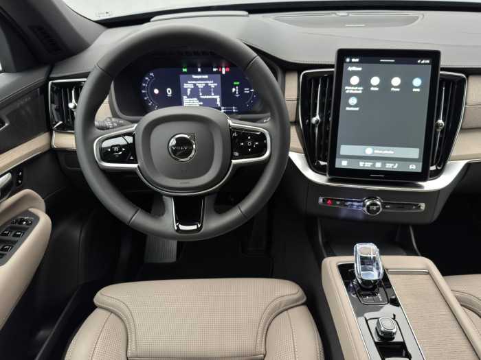 Volvo XC90 T8 AWD Plug-in DARK PLUS 7m na operativní leasing