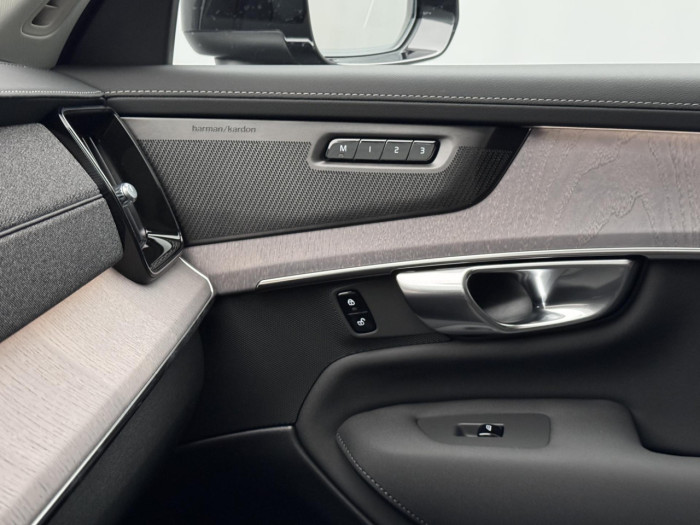 Volvo XC90 T8 AWD Plug-in BRIGHT PLUS 7m na operativní leasing