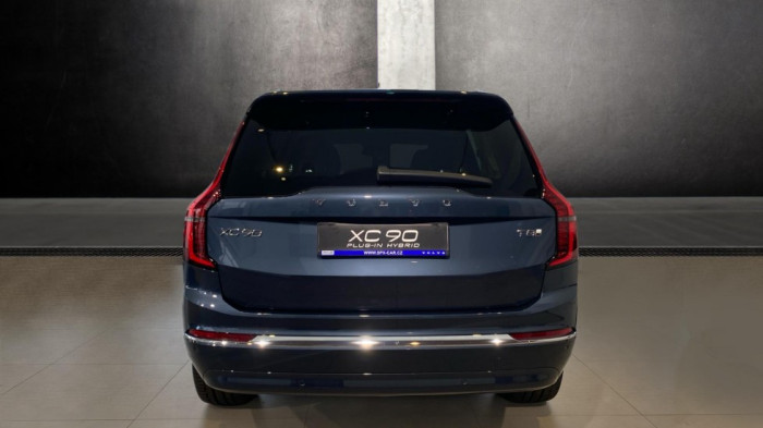 Volvo XC90 PLUS BRIGHT, T8 AWD, 184+115 kW / 250+156 HP na operativní leasing