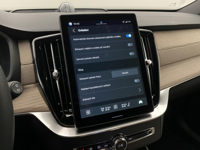 Volvo XC90 T8 AWD Plug-in DARK PLUS 7m na operativní leasing
