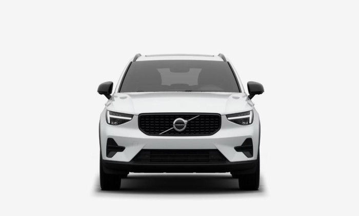 Volvo XC40 B3 AUT DARK PLUS na operativní leasing