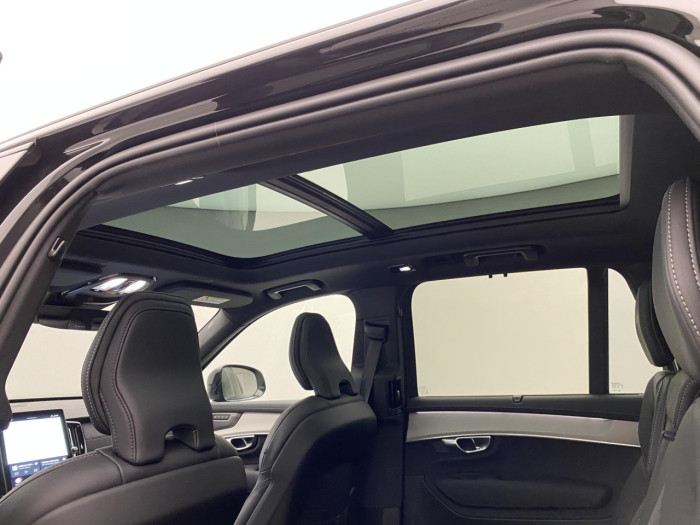 Volvo XC90 B5 AWD BLACK EDITION PLUS 7 na operativní leasing