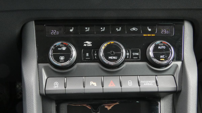 Škoda Karoq 2.0 TDI 110 kW Fresh 4x4 DSG na operativní leasing