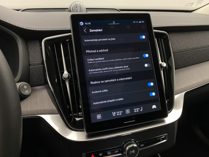Volvo XC90 T8 AWD Plug-in DARK PLUS 7m na operativní leasing
