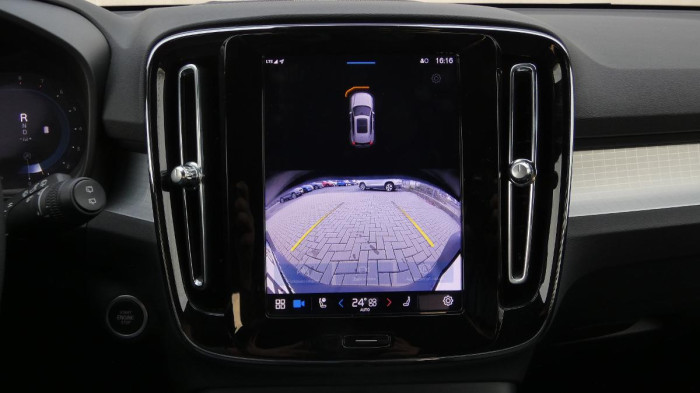 Volvo XC40 B3 PLUS DARK na operativní leasing