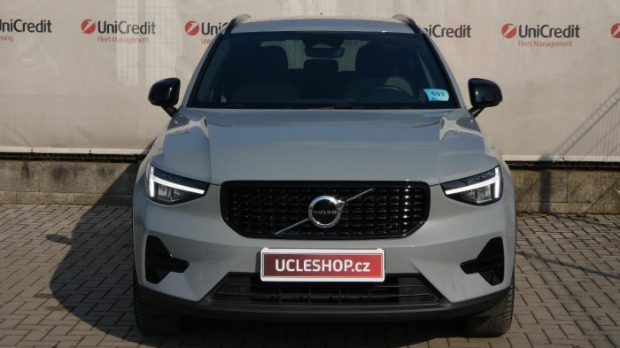 Volvo XC40 B3 PLUS DARK na operativní leasing
