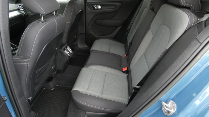 Volvo XC40 B3 Core DCT na operativní leasing