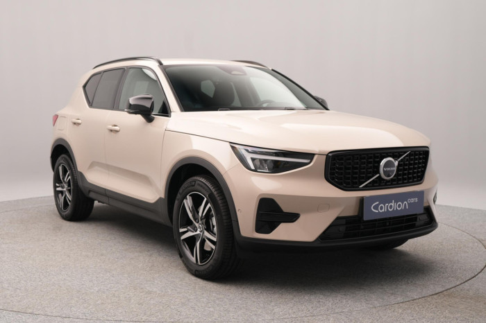 Volvo XC40 B3 AUT DARK PLUS na operativní leasing