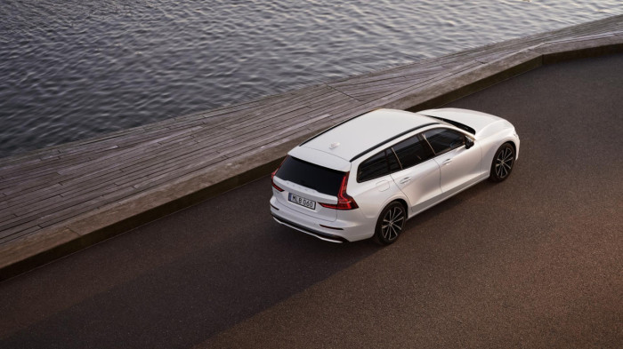Volvo V60 T6 AWD Plug-in DARK PLUS na operativní leasing