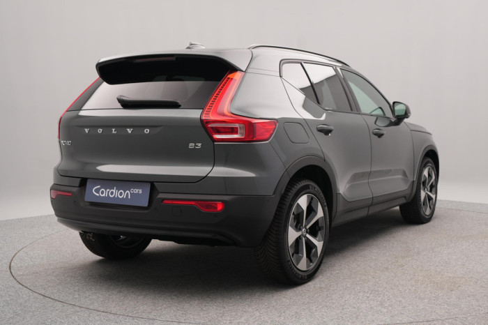 Volvo XC40 B3 AUT DARK PLUS na operativní leasing