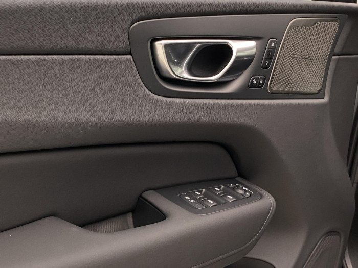 Volvo XC60 B5 AWD AUT BRIGHT PLUS na operativní leasing