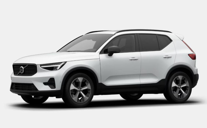 Volvo XC40 B4 AUT DARK PLUS na operativní leasing