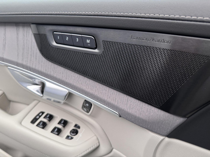 Volvo XC90 B5 AWD AUT DARK PLUS 7míst na operativní leasing