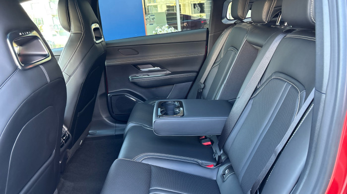 Mazda 6e 68.8 kWh Takumi Soul Red Crystal na operativní leasing