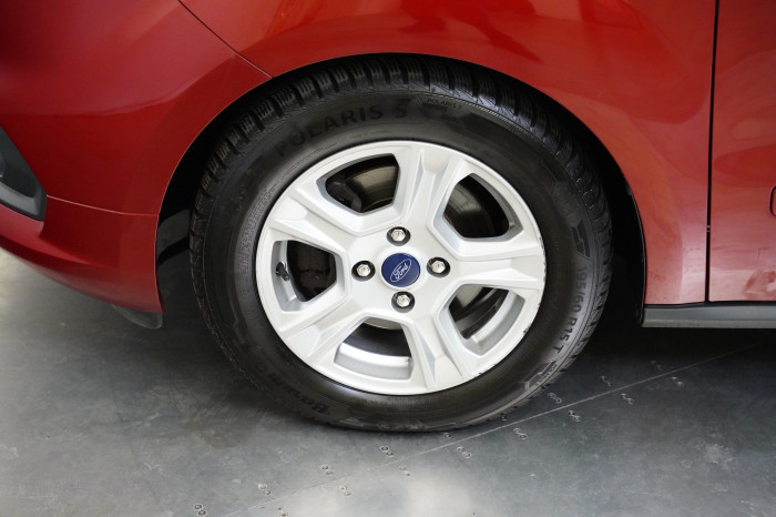 Ford Tourneo Courier 1.5 TDCi 74 kW Trend na operativní leasing