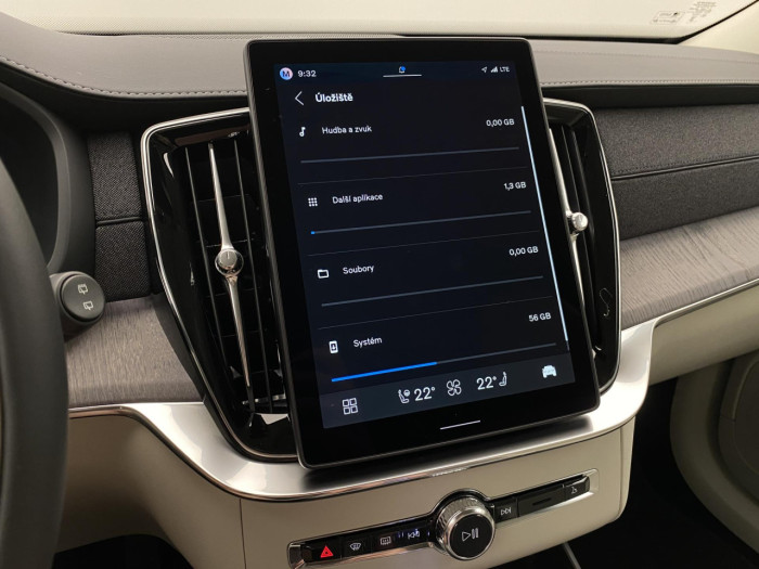 Volvo XC90 T8 AWD Plug-in BRIGHT PLUS 7m na operativní leasing