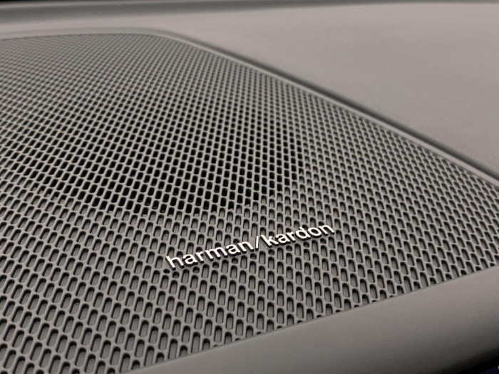 Volvo XC60 B5 AWD AUT DARK PLUS na operativní leasing