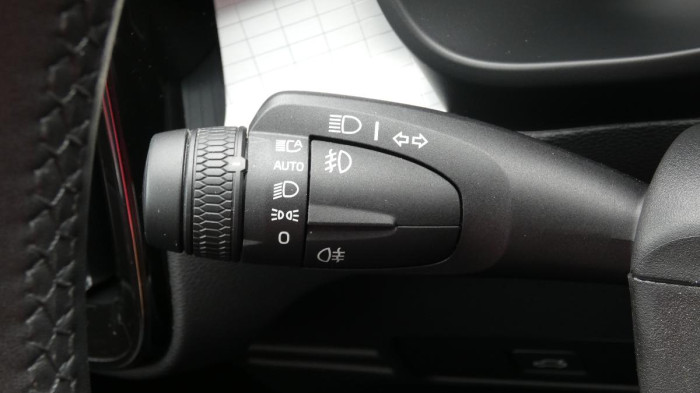 Volvo XC40 B3 PLUS DARK na operativní leasing