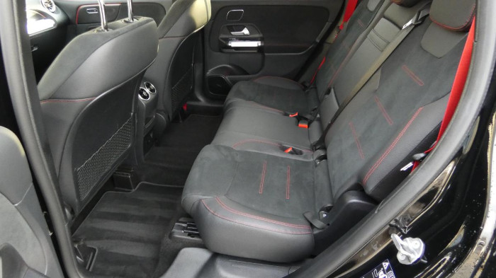 Mercedes-Benz GLB 35 4MATIC AMG na operativní leasing