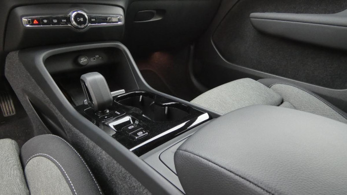 Volvo XC40 B3 PLUS DARK na operativní leasing