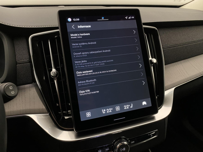 Volvo XC90 T8 AWD RECHARGE DARK PLUS 7m na operativní leasing