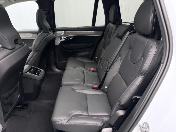 Volvo XC90 B5 AWD AUT DARK ULTRA 7-míst na operativní leasing