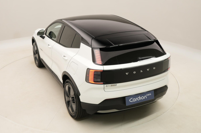 Volvo EX30 CROSS COUNTRY P5 LONG R. PLUS na operativní leasing