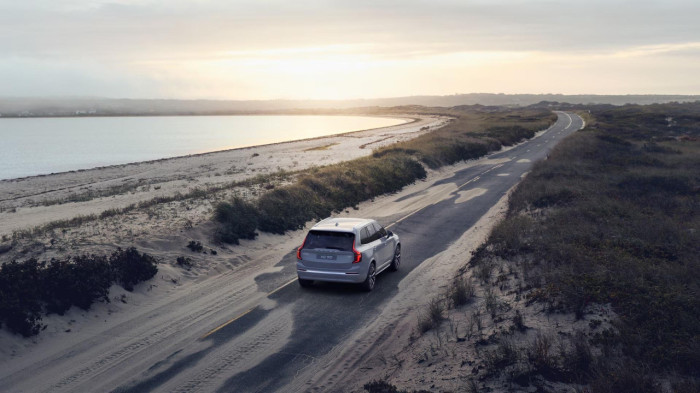 Volvo XC90 T8 AWD AUT Plug-in CORE 7míst na operativní leasing