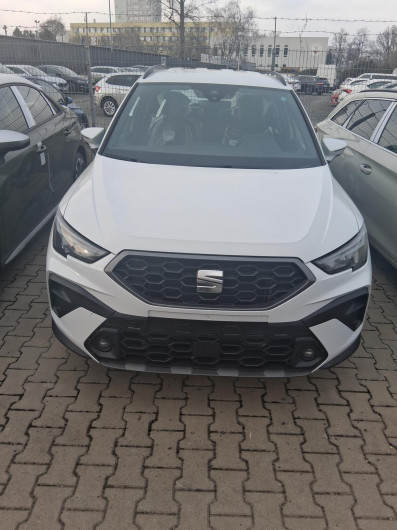 SEAT Arona Arona Style 1.0. TSI 115k DSG + celoroční pneu na operativní leasing