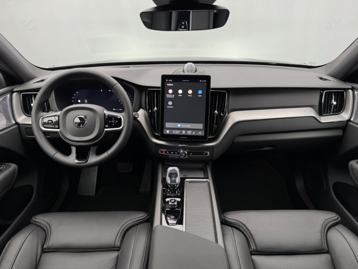 Volvo XC60 B5 AWD AUT PLUS BLACK EDITION na operativní leasing