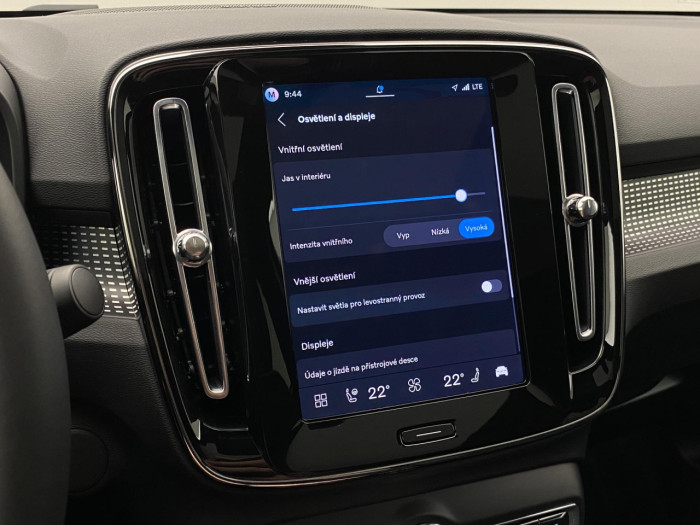 Volvo EC40 BLACK EDITION SINGLE EXT ULTRA Edition na operativní leasing