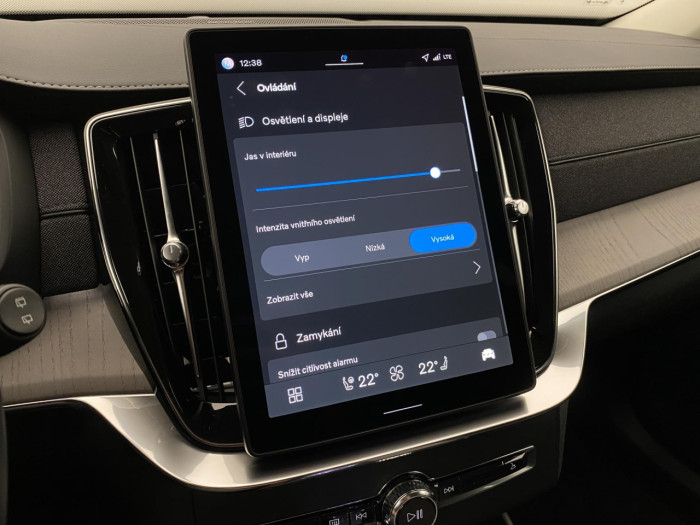 Volvo XC90 T8 AWD RECHARGE DARK PLUS 7m na operativní leasing