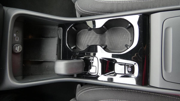 Volvo XC40 B3 mHEV Core aut. na operativní leasing