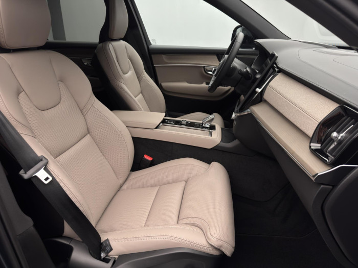Volvo XC90 T8 AWD Plug-in DARK PLUS 7m na operativní leasing