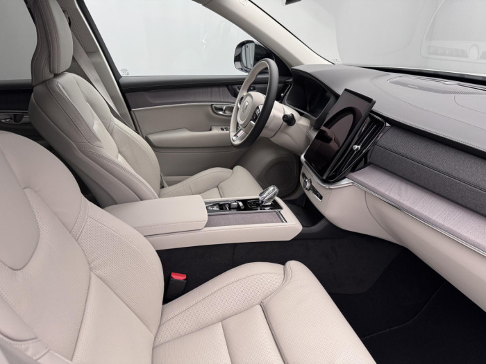 Volvo XC90 B5 AWD AUT DARK PLUS 7míst na operativní leasing