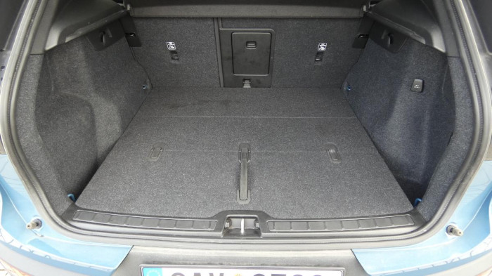 Volvo XC40 B4 AWD mHEV Plus Dark aut. na operativní leasing