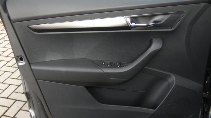 Škoda Karoq 1,5 TSI Sportline na operativní leasing