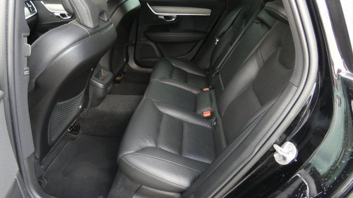 Volvo V90 B4 AWD Diesel Momentum na operativní leasing