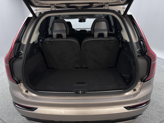 Volvo XC90 T8 AWD Plug-in DARK PLUS 7m na operativní leasing