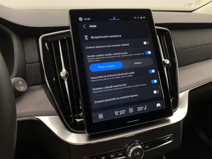 Volvo XC90 B5 AWD AUT DARK PLUS 7míst na operativní leasing