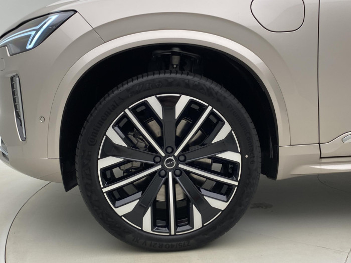Volvo XC90 T8 AWD Plug-in BRIGHT PLUS 7m na operativní leasing