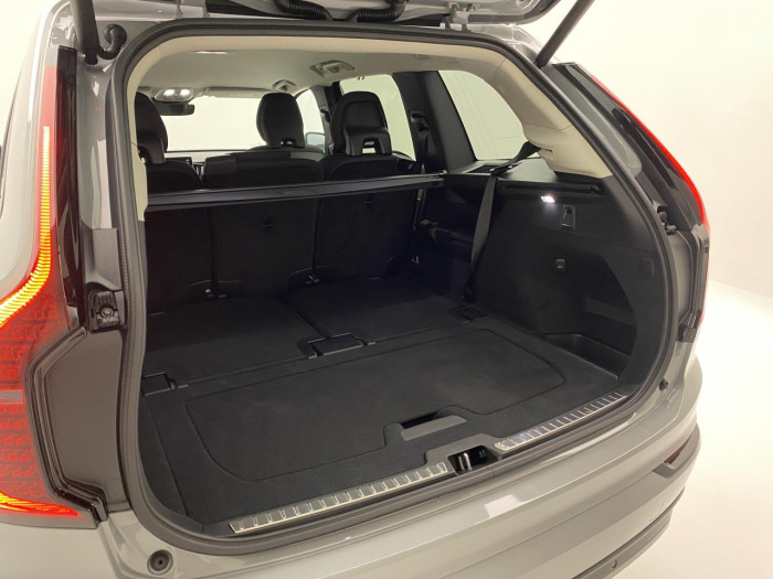 Volvo XC90 B5 AWD AUT DARK PLUS 7míst na operativní leasing