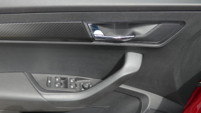 Škoda Karoq 1,5 TSI DSG Sportline na operativní leasing