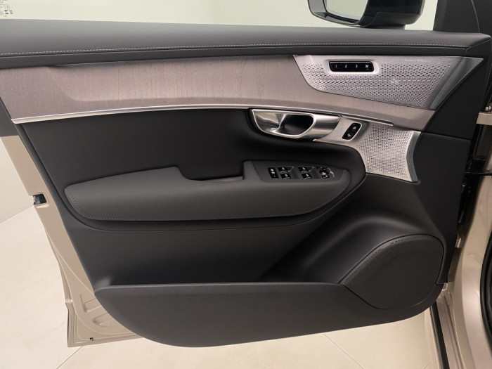 Volvo XC90 B5 AWD AUT DARK PLUS na operativní leasing
