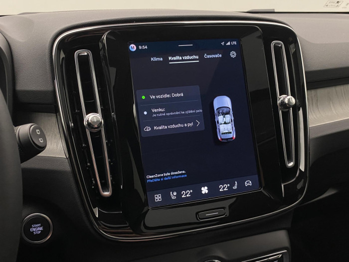Volvo XC40 B4 AUT DARK PLUS na operativní leasing