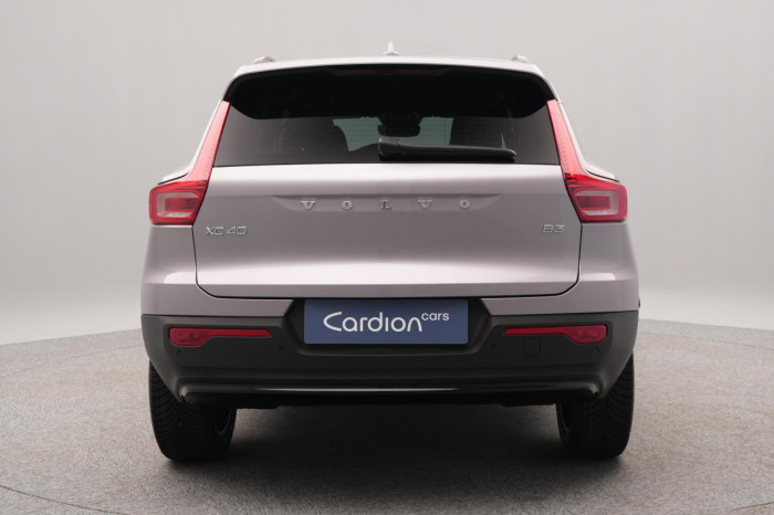 Volvo XC40 B3 AUT DARK PLUS na operativní leasing