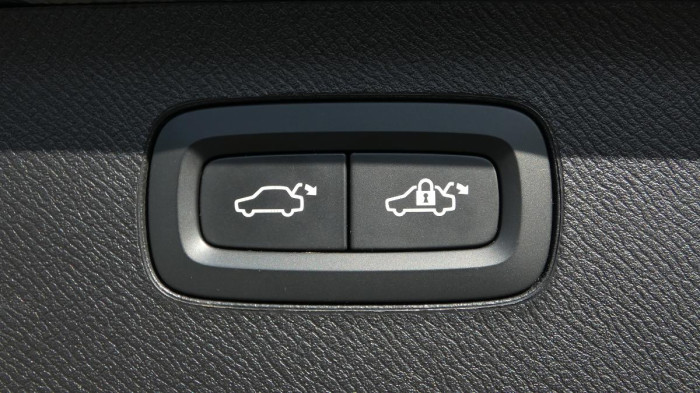 Volvo XC90 B5 AWD Plus Bright 7 míst na operativní leasing