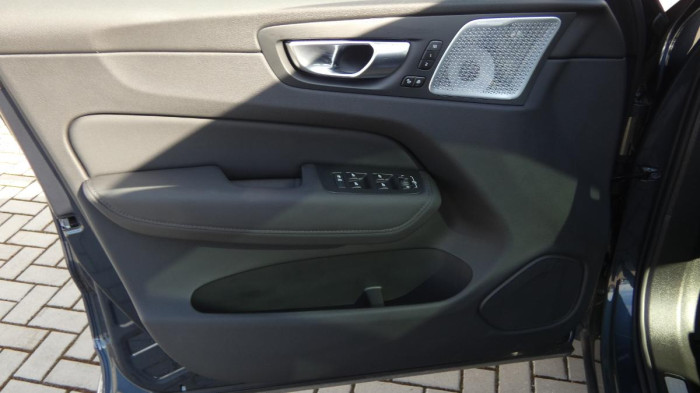 Volvo XC60 T8 Plug-In Hybdrid AWD aut. Ul na operativní leasing